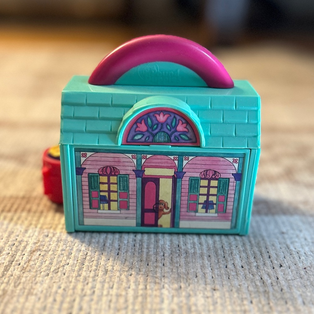 *SOLD* Vintage 1995 Pound Puppies Hide and Seek House
